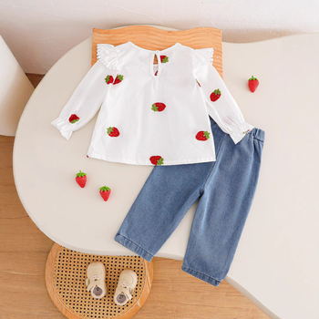 Παιδικό τζιν παντελόνι με στάμπα φράουλας για την άνοιξη και το φθινόπωρο, casual και μοντέρνο, για κορίτσια