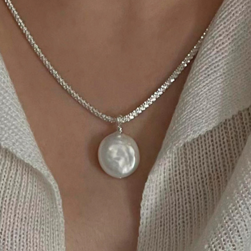 Sädelev ebakorrapärase kujuga pärlmutterkaelakee naistele, lihtne moodne isiksusega kaelakee, millel on rangluuga sobivad ketid.