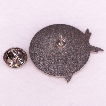 Modlite sa za to Modlite sa za to Brošňa s krížovým odznakom Doplnky