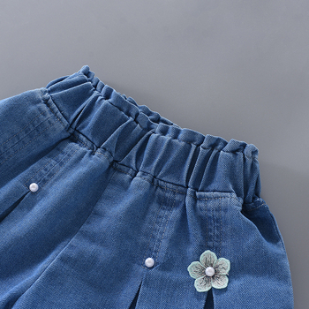 Tüdrukute pehmed teksariidest lühikesed püksid, suvised õhukesed laste Korea stiilis lahtised kuumad püksid 2025. aasta uued väikelapse tüdrukute püksid