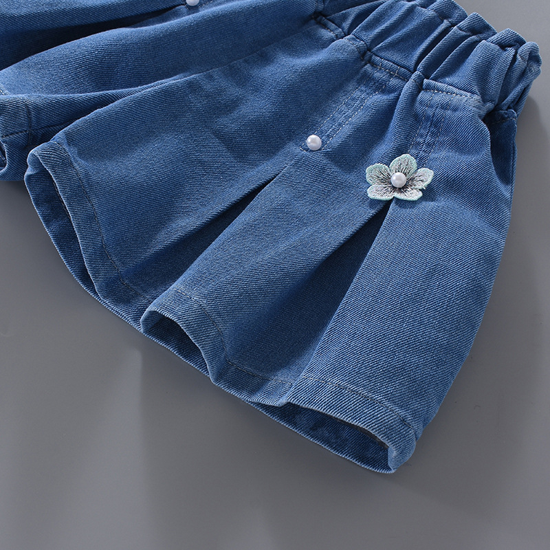 Tüdrukute pehmed teksariidest lühikesed püksid, suvised õhukesed laste Korea stiilis lahtised kuumad püksid 2025. aasta uued väikelapse tüdrukute püksid