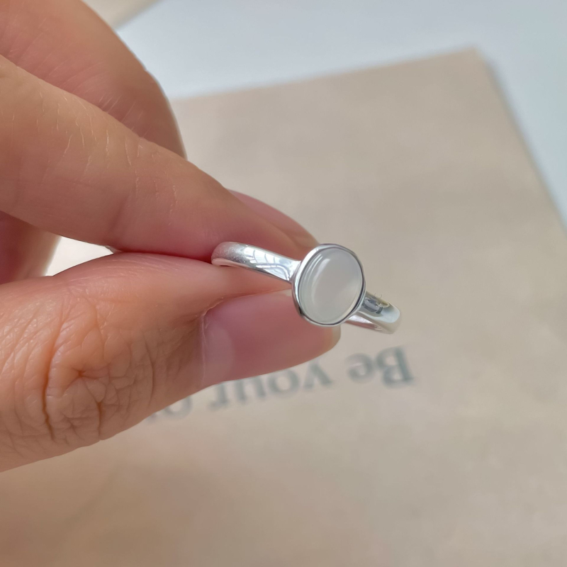 „Saiina Real Shot“ 925 prabos sidabro balto chalcedono žiedas moterims, korėjietiško stiliaus ovalus žiedas apie šildantį temperamentą reguliuojantį dizainą