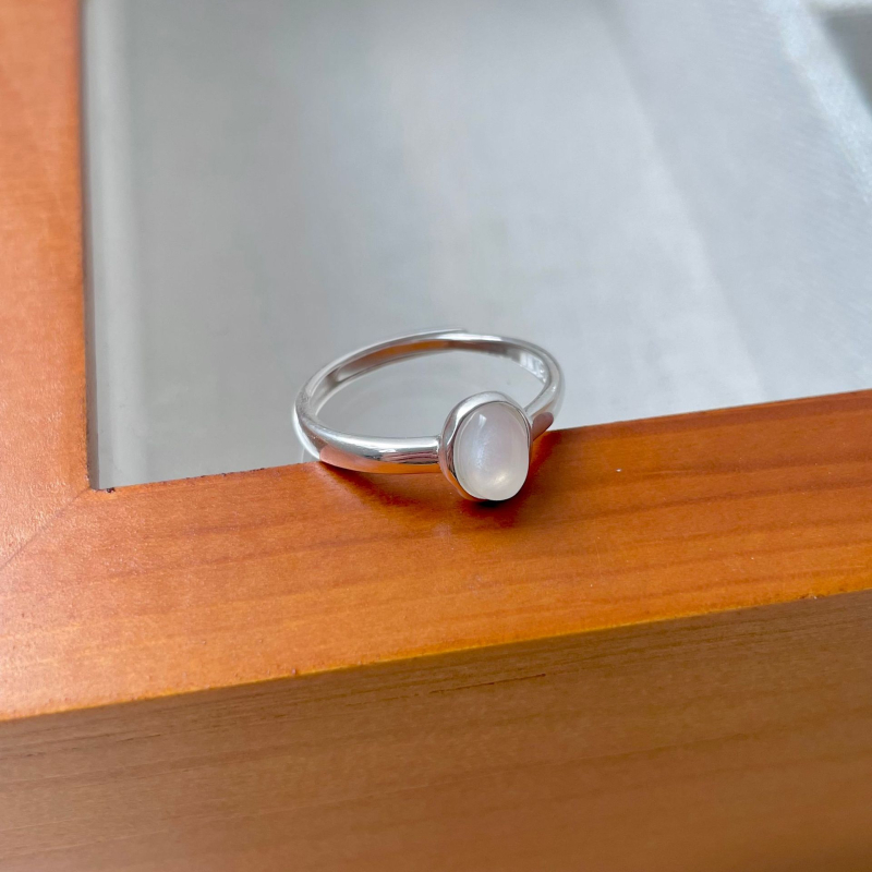 Saina Real Shot 925 sudraba baltā halcedona gredzens sieviešu korejiešu stila ovāls par sasilšanas temperamenta regulēšanas dizaina gredzenu