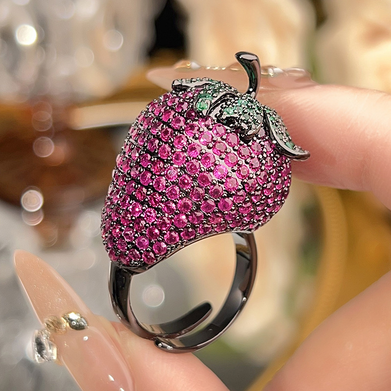 Pārspīlēti atvērts gredzens ar zemeņu rotaslietām, melns zelts, krāsains dārgums, modes sieviešu greznība, Eiropas un Amerikas stils, augstas klases vairumtirdzniecības preces