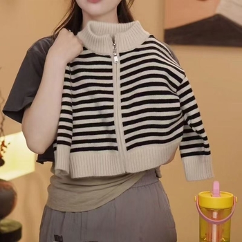 Dječja jesenska odjeća 2024. Novi stil za dječake i djevojčice, modna tanka pletena majica s prugama boje marelice, gornja odjeća