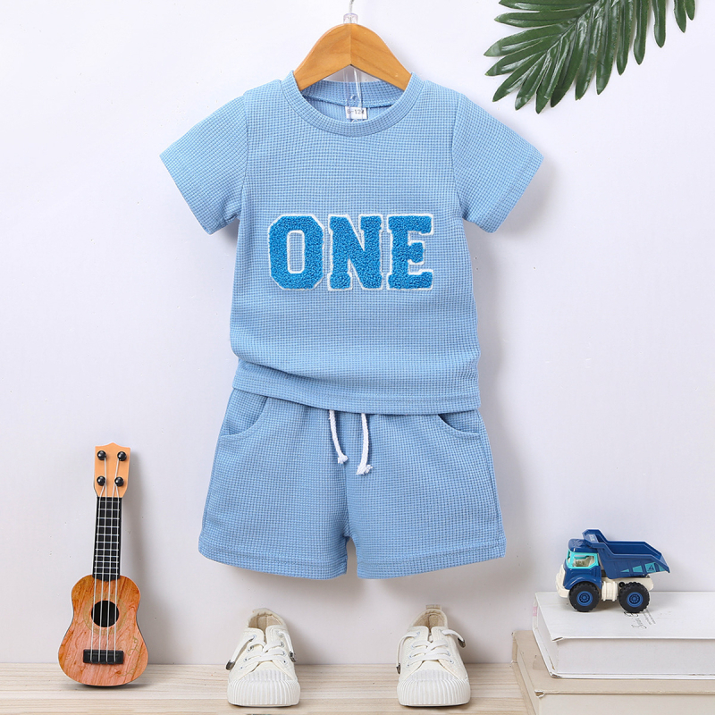 Ljetni dvodijelni set za dječake s jednogodišnjim rođendanskim pismom, vezom i kratkim rukavima