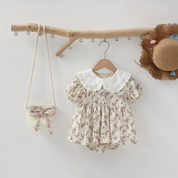 Letný dievčenský jednodielny overal v kórejskom štýle s kvetinovým vzorom a volánikom, trojuholníkový overal.