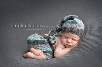 Fotostuudio laste fotoriided vastsündinu villasest ülikonnast käsitööna valminud villast kootud beebifotoriided triibulised