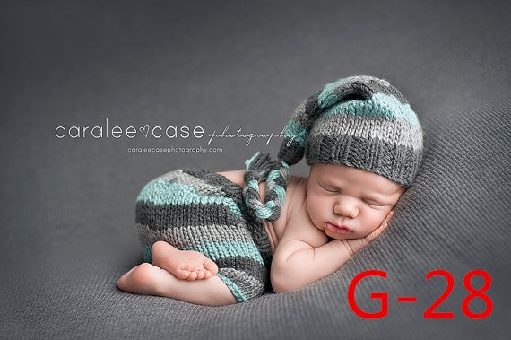 Fotostuudio laste fotoriided vastsündinu villasest ülikonnast käsitööna valminud villast kootud beebifotoriided triibulised