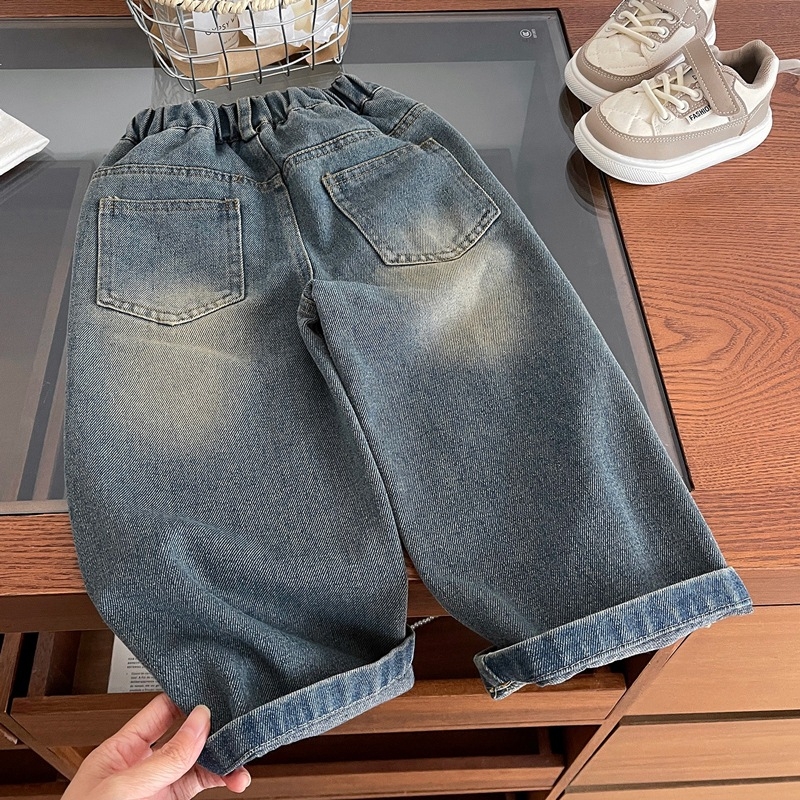 Dievčenské rifle Jar a jeseň 2025 Nové módne detské rovné nohavice so širokými nohavicami s vyšívaným srdcom