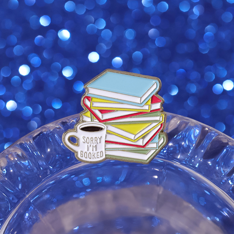 Broš Knjiga znanja kreativni crtani film Knjiga o kavi mudrost odjeća dodaci nagrada korsaž metalna značka