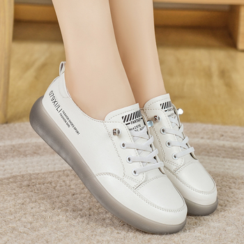 Zahraničný obchod Matka topánky Mäkká podrážka Mäkký povrch Ľahká nie unavená noha Jednoduché topánky Šnurovacie nazúvacie ploché ležérne biele topánky pre ženy