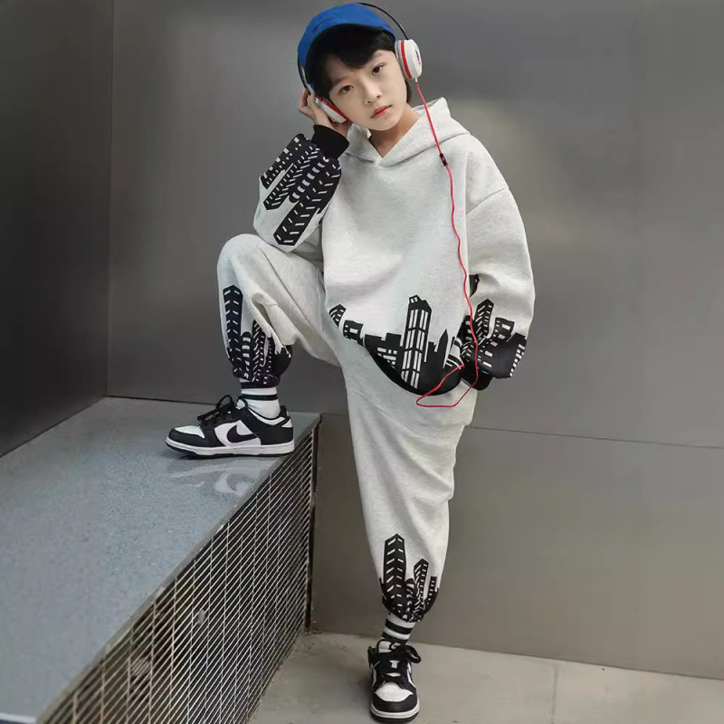 Chlapčenská jesenná športová mikina s kapucňou, nový štýl 2025 pre staršie deti, chlapčenský jarný a jesenný cool a štýlový outfit