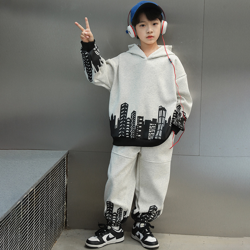 Chlapčenská jesenná športová mikina s kapucňou, nový štýl 2025 pre staršie deti, chlapčenský jarný a jesenný cool a štýlový outfit
