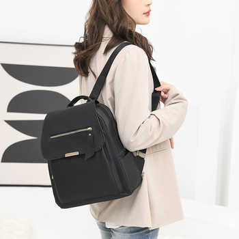 Veľkoobchodný výrobca 2025 Casual New Nylon Material Batoh s veľkou kapacitou Moderný dámsky outdoorový cestovný batoh