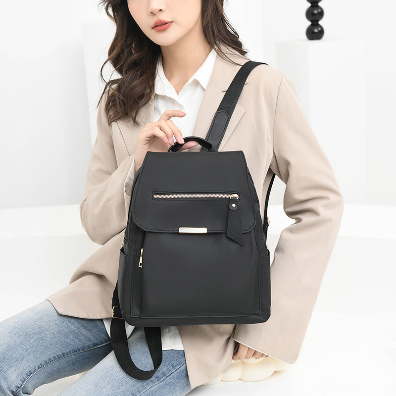 Producător en-gros 2025 Casual New Nylon Material Rucsac de mare capacitate Trendy pentru femei Rucsac de călătorie în aer liber