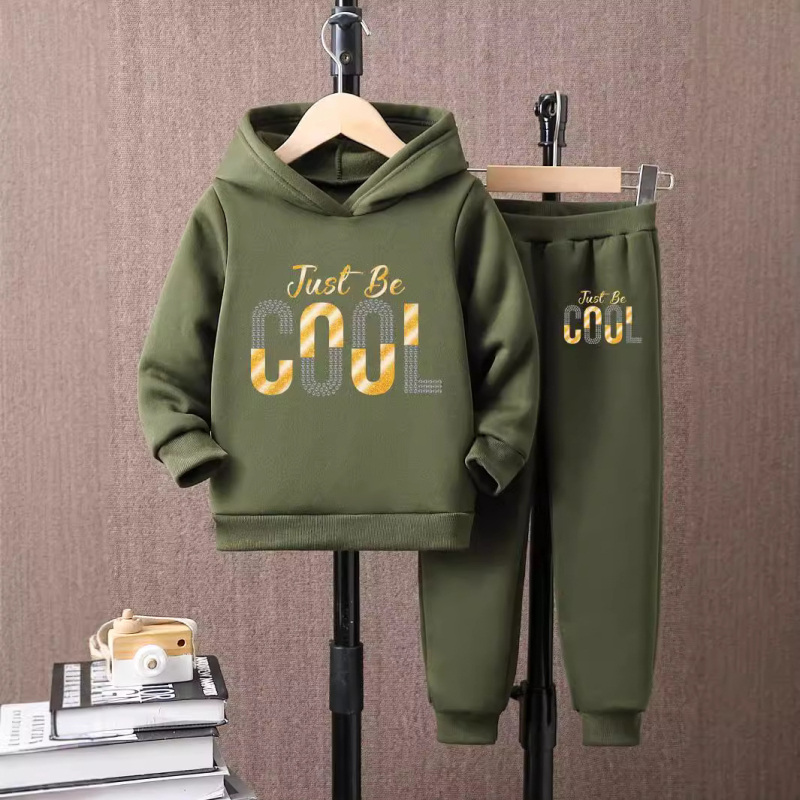 Veľkoobchodný chlapčenský módny sveter s dvojdielnym kresleným detským svetrom s potlačou písmen na jeseň a v zime s flísovou podšívkou