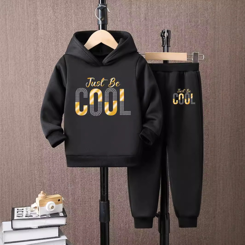 Veľkoobchodný chlapčenský módny sveter s dvojdielnym kresleným detským svetrom s potlačou písmen na jeseň a v zime s flísovou podšívkou