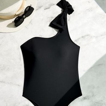 Vienos dalies maudymosi kostiumėlis su tarpvalstybiniais sprogimais, vientisa spalva, su pečių kaspinu, skirtas paplūdimio atostogoms, skirtas žaisti vandenyje