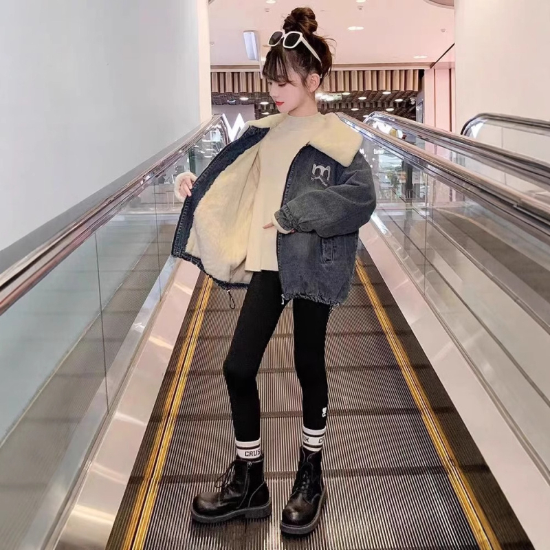 Mergaičių flisinis švarkelis rudeniui ir žiemai 2024 m., pastorintas žieminis džinsinis viršus su atlenkiama apykakle madingiems vaikiškiems deriniams