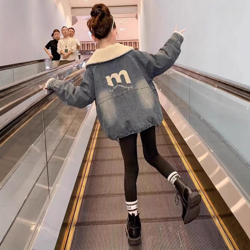 Mergaičių flisinis švarkelis rudeniui ir žiemai 2024 m., pastorintas žieminis džinsinis viršus su atlenkiama apykakle madingiems vaikiškiems deriniams