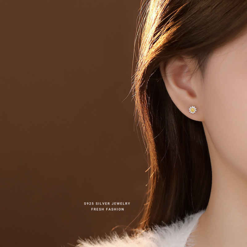 S925 hõbedast karikakardega kõrvarõngad naistele Korea stiilis värsked magusad tudengi lihtsad keermega kruvikõrvarõngad lillega