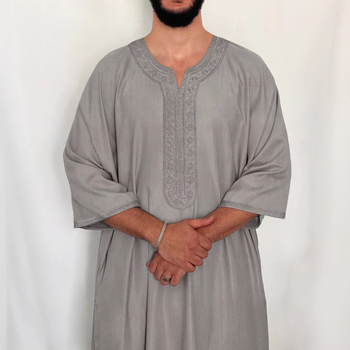 2025 Ново мъжко облекло от Близкия изток, трансгранично мюсюлманско, бродирано халат със среден ръкав, етнически стил, марокански халат
