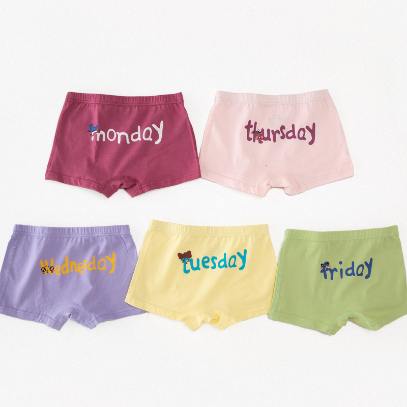 Mergaičių vaikiški apatiniai su žvaigždutėmis Medvilniniai A klasės medvilniniai vaikiški mergaičių trumpi kelnės Mergaičių vaikiški plokščio kampo kelnės Keturių kampų apatiniai