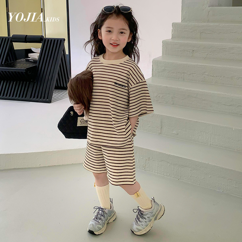 Djevojački sportski komplet za ljeto 2023., novi stil, ležerna odjeća za djevojčice, prugasta majica kratkih rukava, dječji komplet od dva dijela