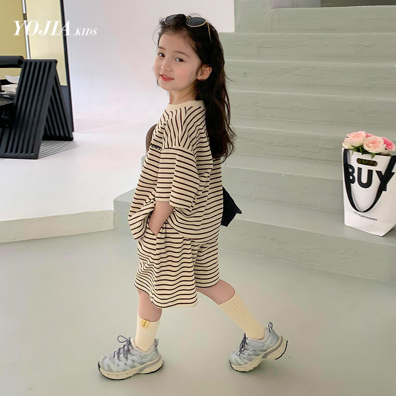 Djevojački sportski komplet za ljeto 2023., novi stil, ležerna odjeća za djevojčice, prugasta majica kratkih rukava, dječji komplet od dva dijela