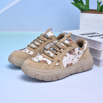 Γυναικεία παπούτσια άνοιξης 2025 νέα casual sneaker Joker αυξημένα μικρά λευκά παπούτσια με χοντρό πάτο, τάση πατέρων, χονδρική