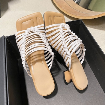 Austas sandales sieviešu 2024. gada vasaras jaunās lentes dobās uzvelkamās biezās papēža čības vienkāršas modes universālas sievietes
