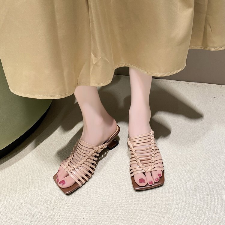 Austas sandales sieviešu 2024. gada vasaras jaunās lentes dobās uzvelkamās biezās papēža čības vienkāršas modes universālas sievietes