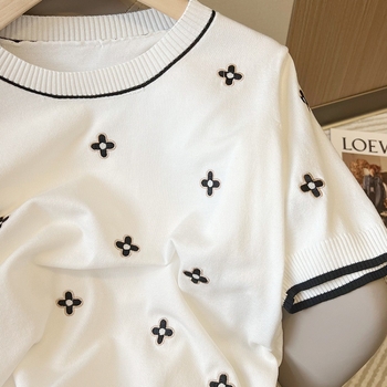 2025 m. vasaros naujas madingas paprastas žakardo trumpomis rankovėmis šilkinis megztinis su korėjietišku laisvu apvaliu kaklu, plonas