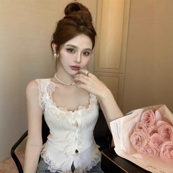 Γυναικείο καλοκαιρινό τοπ με λεπτή γραμμή και αμάνικο εσωτερικό τελείωμα, με λεπτή γραμμή και άψογη εφαρμογή.