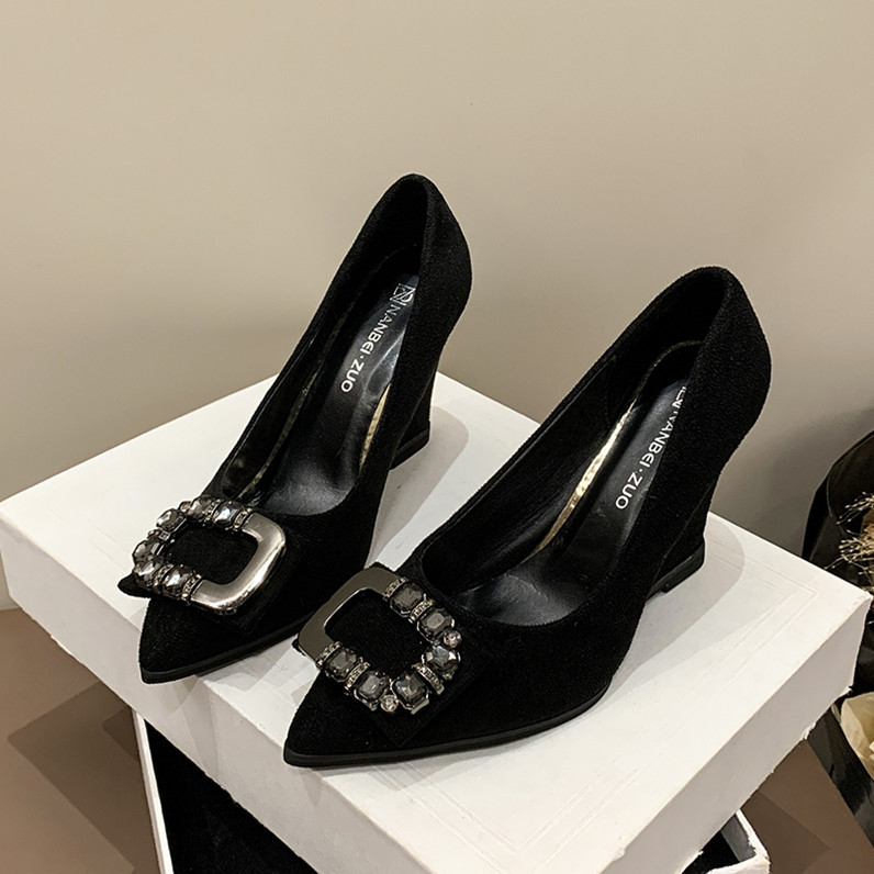 Ženske cipele s kosom petom od antilopa, jesen 2024., nove, udobne cipele za vanjsku trgovinu, plus size, špicaste, s plitkim ustima, na zalihi, veleprodaja