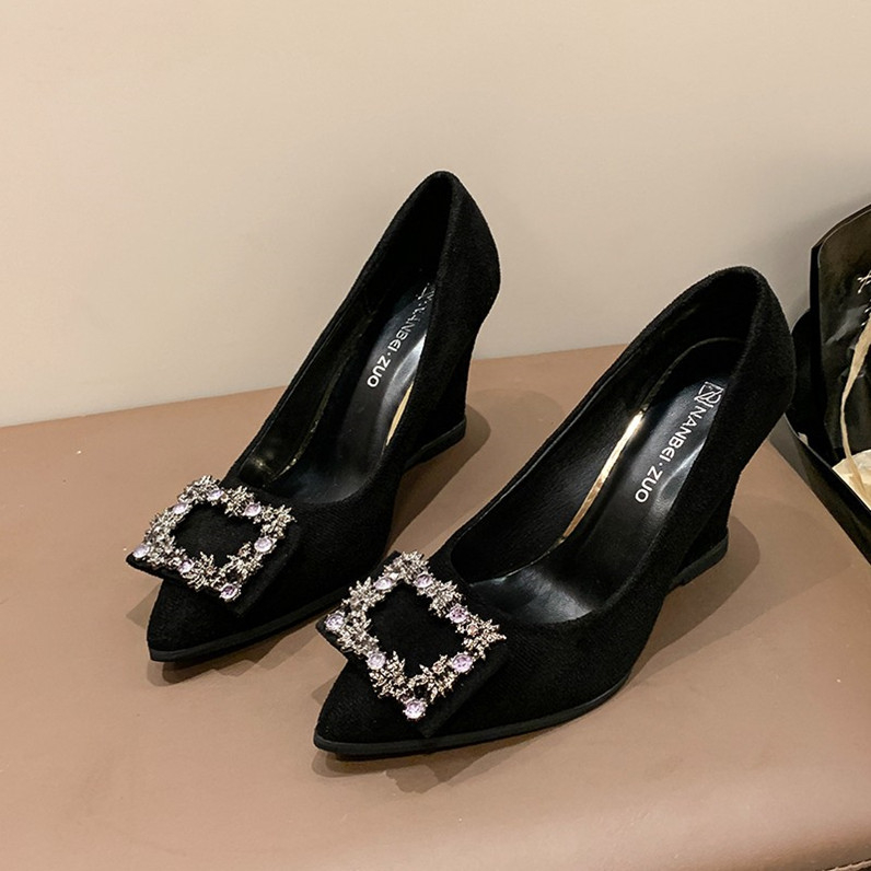 Ženske cipele s kosom petom od antilopa, jesen 2024., nove, udobne cipele za vanjsku trgovinu, plus size, špicaste, s plitkim ustima, na zalihi, veleprodaja