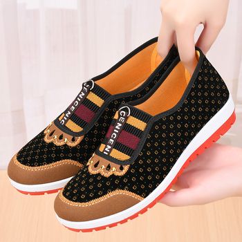 2025 m. pavasario nauji seni Pekino medžiaginiai bateliai, moteriški etninio stiliaus, minkšto padu, skirti vidutinio ir vyresnio amžiaus moterims, užsegami plokščiapadžiai bateliai