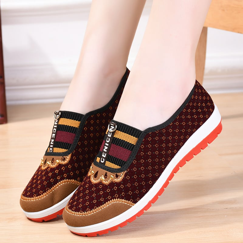 2025 m. pavasario nauji seni Pekino medžiaginiai bateliai, moteriški etninio stiliaus, minkšto padu, skirti vidutinio ir vyresnio amžiaus moterims, užsegami plokščiapadžiai bateliai