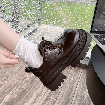 Čierne malé kožené topánky na platforme v britskom štýle, jar 2025, okrúhla špička, šnurovacie derby topánky, malé mokasíny