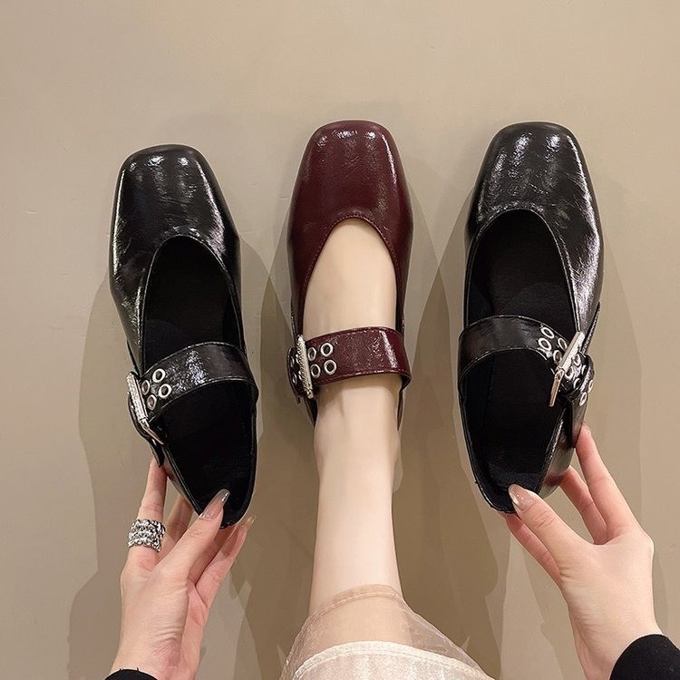 Pantofi cu vârful pătrat și plat pentru femei 2025 primăvara nouă Pantofi cu căciuli cu cataramă pentru curea Pantofi pentru mama Pantofi pentru bunica Pantofi cu plat en-gros