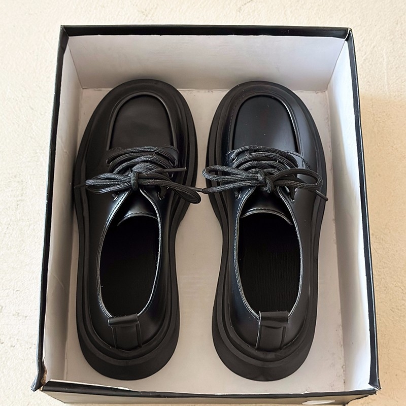 Crne ženske cipele JK, svestrane, jesen 2025., nove, britanske, male kožne cipele s debelim potplatom, mokasine s platformom i donjim dijelom, Tide
