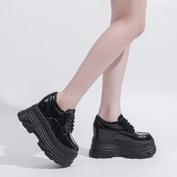 Malé kožené topánky v britskom štýle z roku 2024, jar a jeseň, nové topánky na vysokom podpätku s hrubou podrážkou, vintage flísovou podšívkou, šnurovacie malé kožené topánky