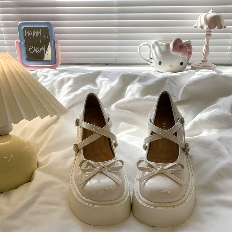 Britanske kožne cipele s debelim potplatom koje povećavaju visinu, studentske ženske cipele iz 2024., nove proljetne višenamjenske retro Mary Jane cipele s jednim slojem