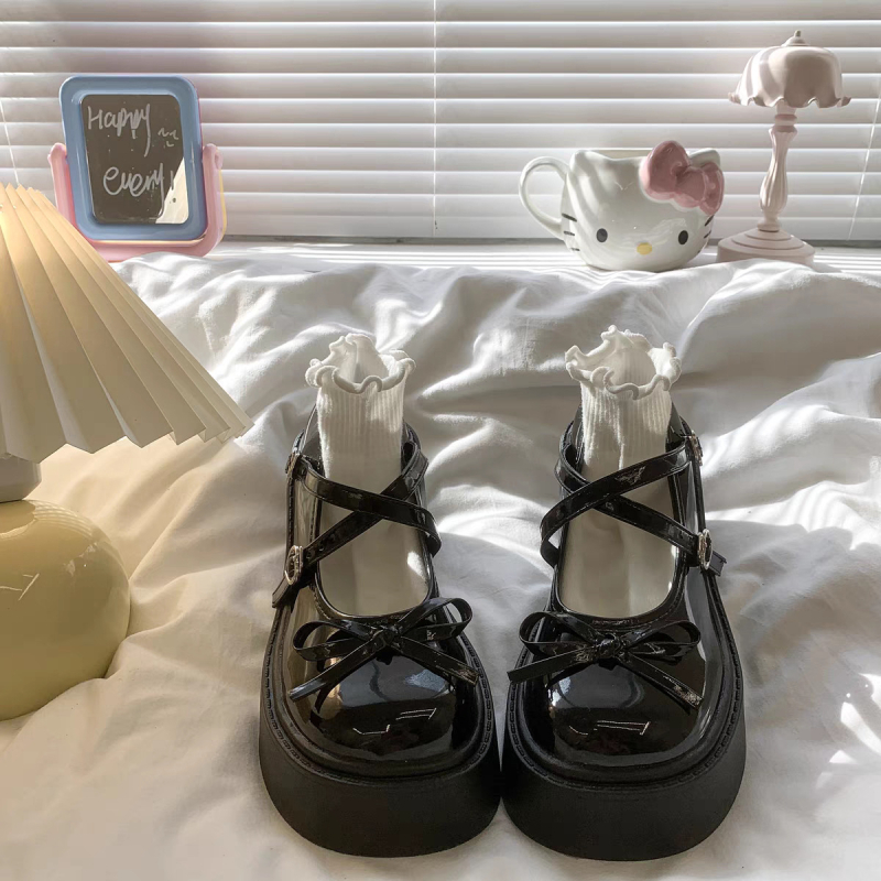 Britanske kožne cipele s debelim potplatom koje povećavaju visinu, studentske ženske cipele iz 2024., nove proljetne višenamjenske retro Mary Jane cipele s jednim slojem