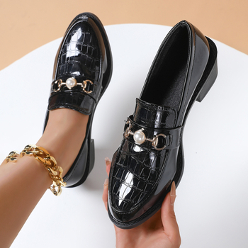 Velike veličine, male kožne cipele, mokasine za žene, proljeće i ljeto 2025., nove, s debelim potplatom, ležerne modne cipele za žene, proizvođači veleprodaje