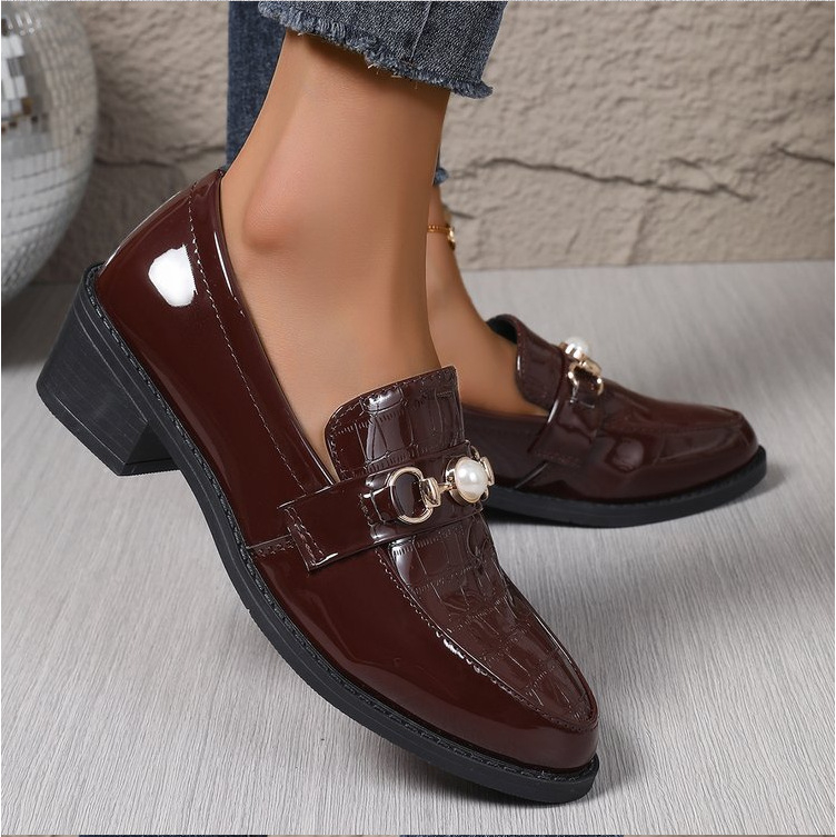 Velike veličine, male kožne cipele, mokasine za žene, proljeće i ljeto 2025., nove, s debelim potplatom, ležerne modne cipele za žene, proizvođači veleprodaje