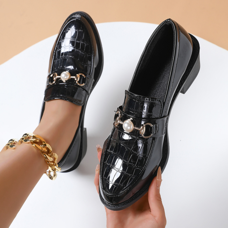 Velike veličine, male kožne cipele, mokasine za žene, proljeće i ljeto 2025., nove, s debelim potplatom, ležerne modne cipele za žene, proizvođači veleprodaje