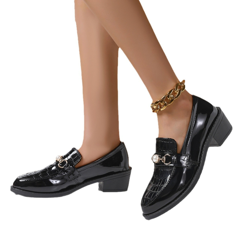 Velike veličine, male kožne cipele, mokasine za žene, proljeće i ljeto 2025., nove, s debelim potplatom, ležerne modne cipele za žene, proizvođači veleprodaje