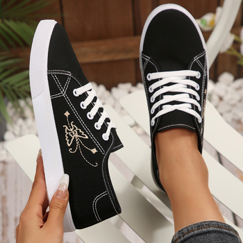 Външнотърговски големи размери малки бели обувки пролетни и есенни нови модни бродирани предни дантели плътен цвят меко дъно трансгранични спортни обувки на едро